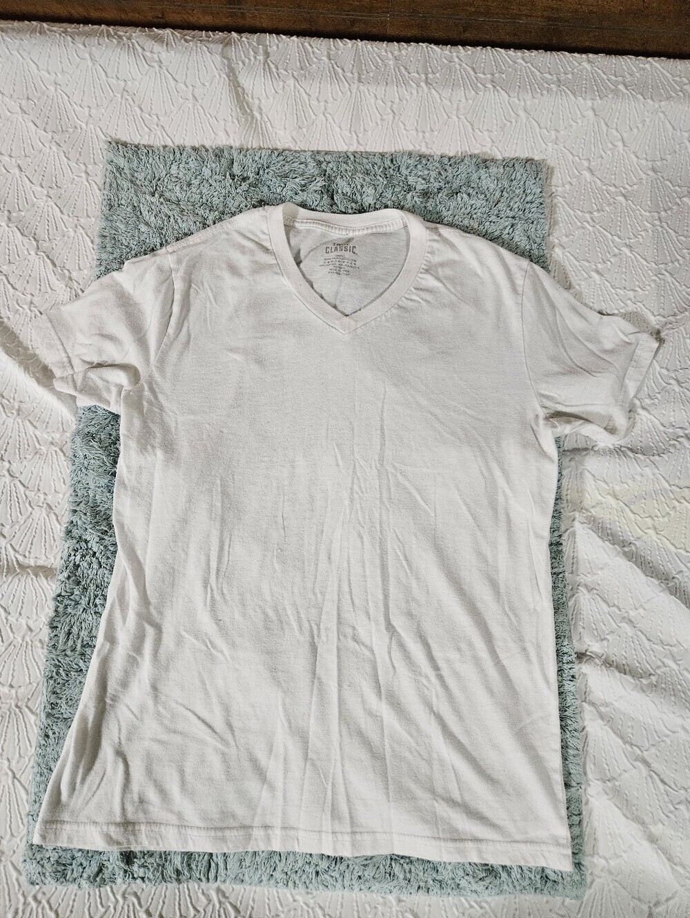 True Classic White V-Neck Tee Size Small